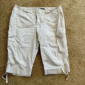 Gloria Vanderbilt casual capri shorts. Size 18W